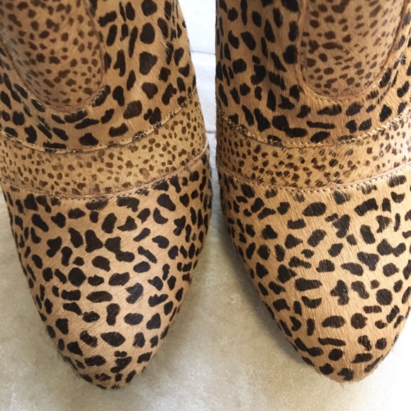 Gorgeous BCBGENERATION cowhide ankle booties! - Picture 4 of 15